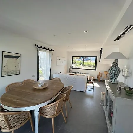 Casa Isabelle Caials بيت للعطل